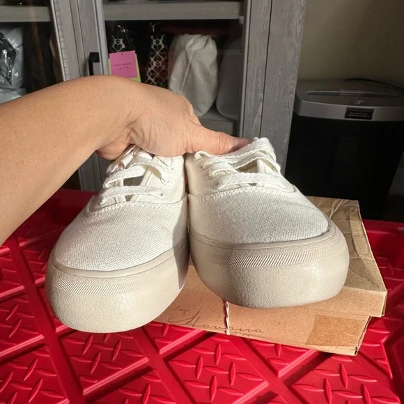 Keds Cream Canvas Lace-Up Sneakers, Size 6.5 - Picture 5 of 8